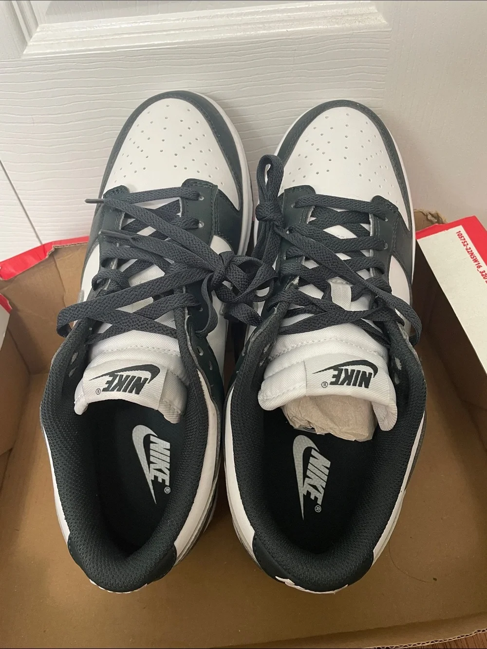 Nike Dunk Low women’s 10. Men’s 8.5 Seaweed/Metallic Silver-White IO7450-364